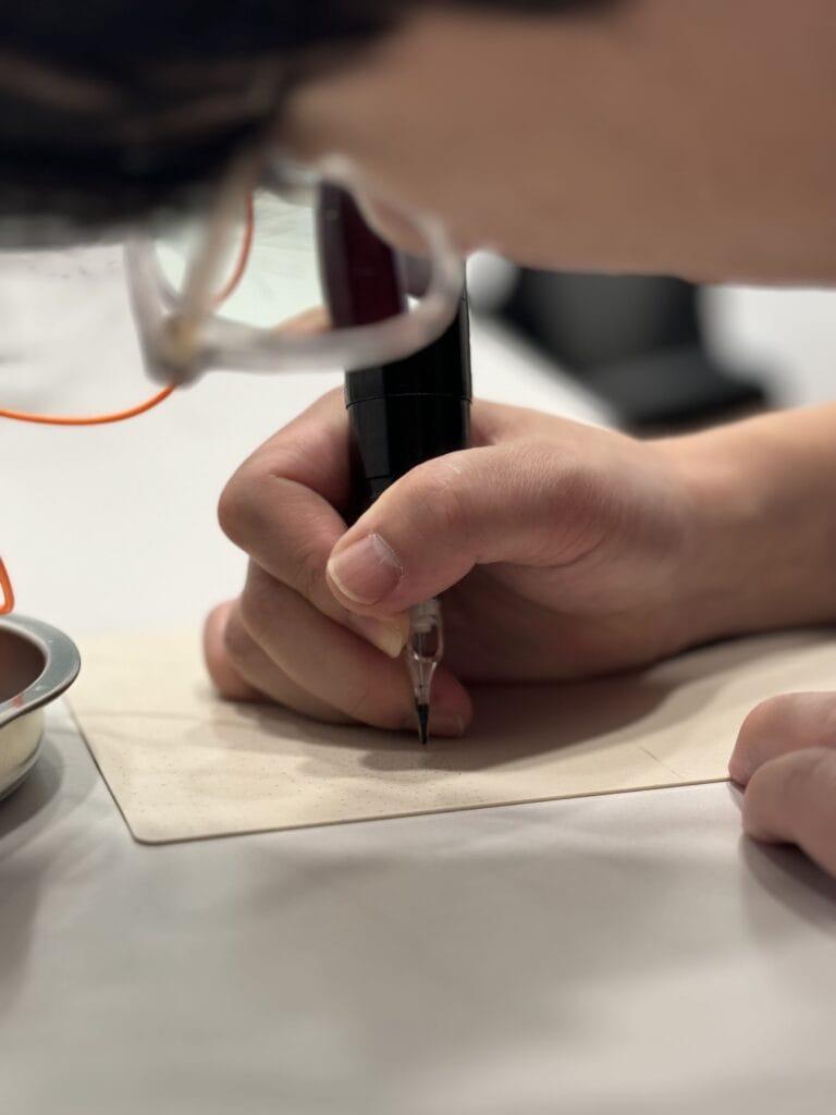 두피문신교육, 인천 가르마부터 배우는 디테일 잡아주는 SMP 학원! - 두피문신 교육 및 전문가 양성 | 로라도트 SMP 아카데미 두피문신교육, 인천 가르마부터 배우는 디테일 잡아주는 SMP 학원! - 두피문신 교육 및 전문가 양성 | 로라도트 SMP 아카데미