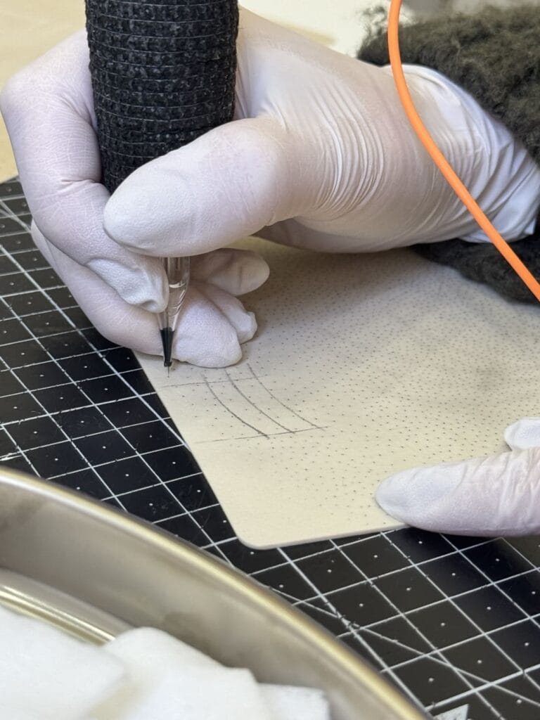 부산·인천 두피문신 배우기 | 가격보다 부작용 없는 기술이 먼저입니다 - 두피문신 교육 및 전문가 양성 | 로라도트 SMP 아카데미 부산 두피문신 교육