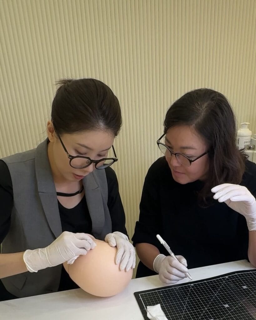 부산·인천 두피문신 배우기 | 가격보다 부작용 없는 기술이 먼저입니다 - 두피문신 교육 및 전문가 양성 | 로라도트 SMP 아카데미 두피문신 배우기