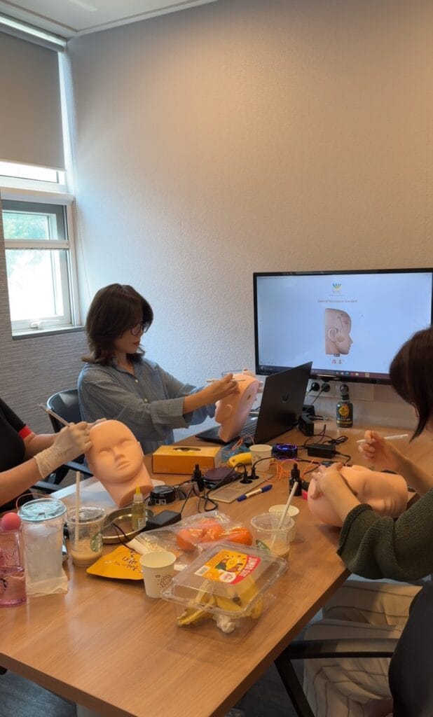 두피문신 배우기,로라도트 수강생이 국제대회 금·은상 수상 - 두피문신 교육 및 전문가 양성 | 로라도트 SMP 아카데미 두피문신 국제대회